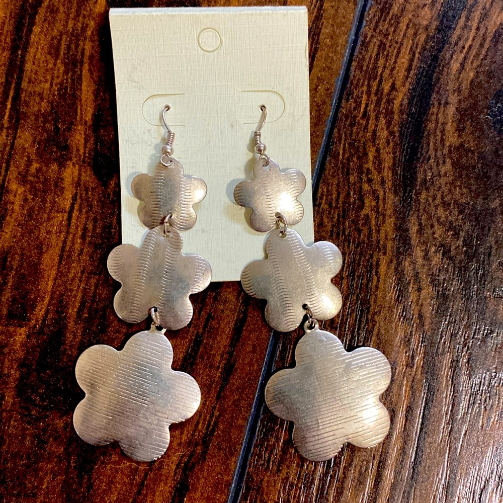 Stacked dangly flower shaped earrings